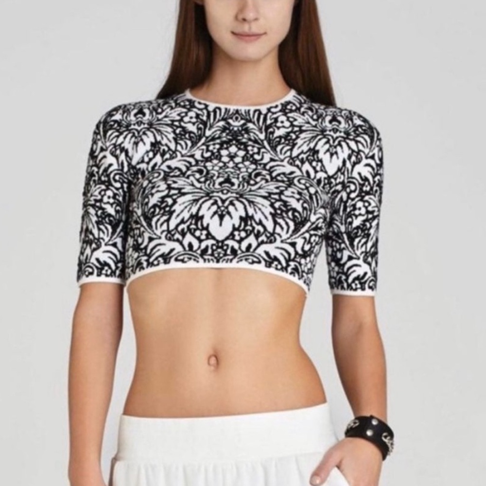 BCBGMaxAzria Black and White Floral Patterned Knit Crop Top - Picture 6 of 6